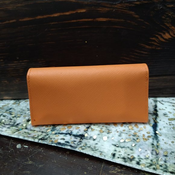 Tory Burch Sunglass Holder - Picture 6 of 8